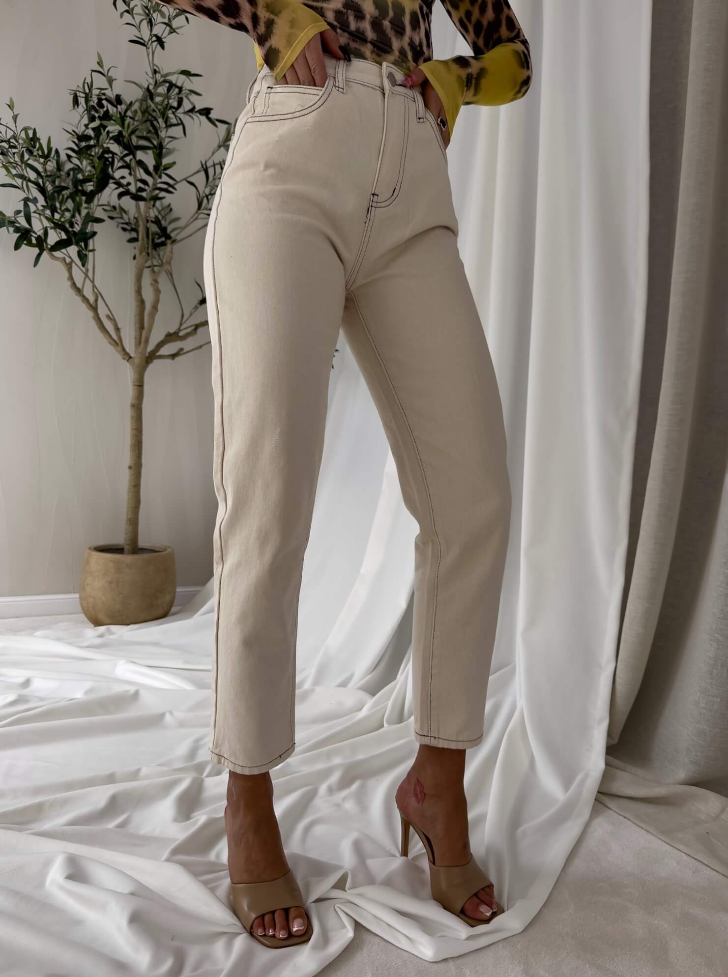 Spodnie jeans MOM FIT By Me jasny beż - obrazek 9