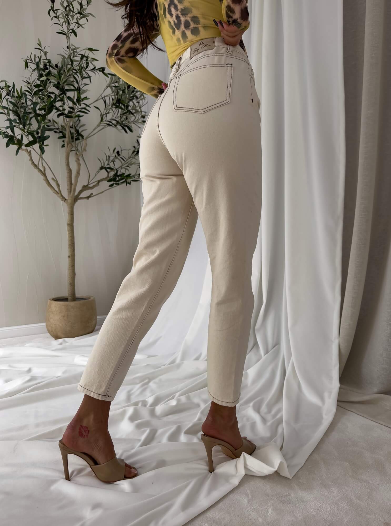 Spodnie jeans MOM FIT By Me jasny beż