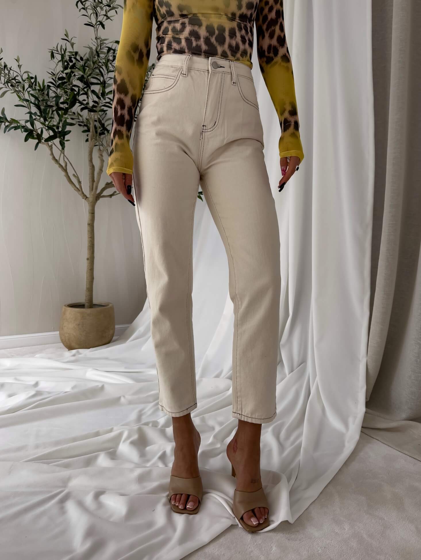 Spodnie jeans MOM FIT By Me jasny beż - obrazek 6