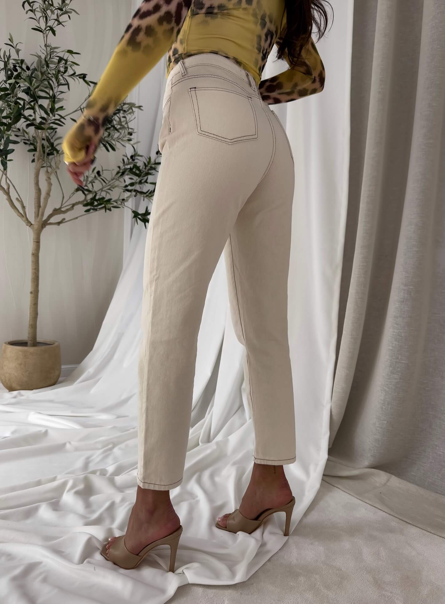 Spodnie jeans MOM FIT By Me jasny beż - obrazek 10