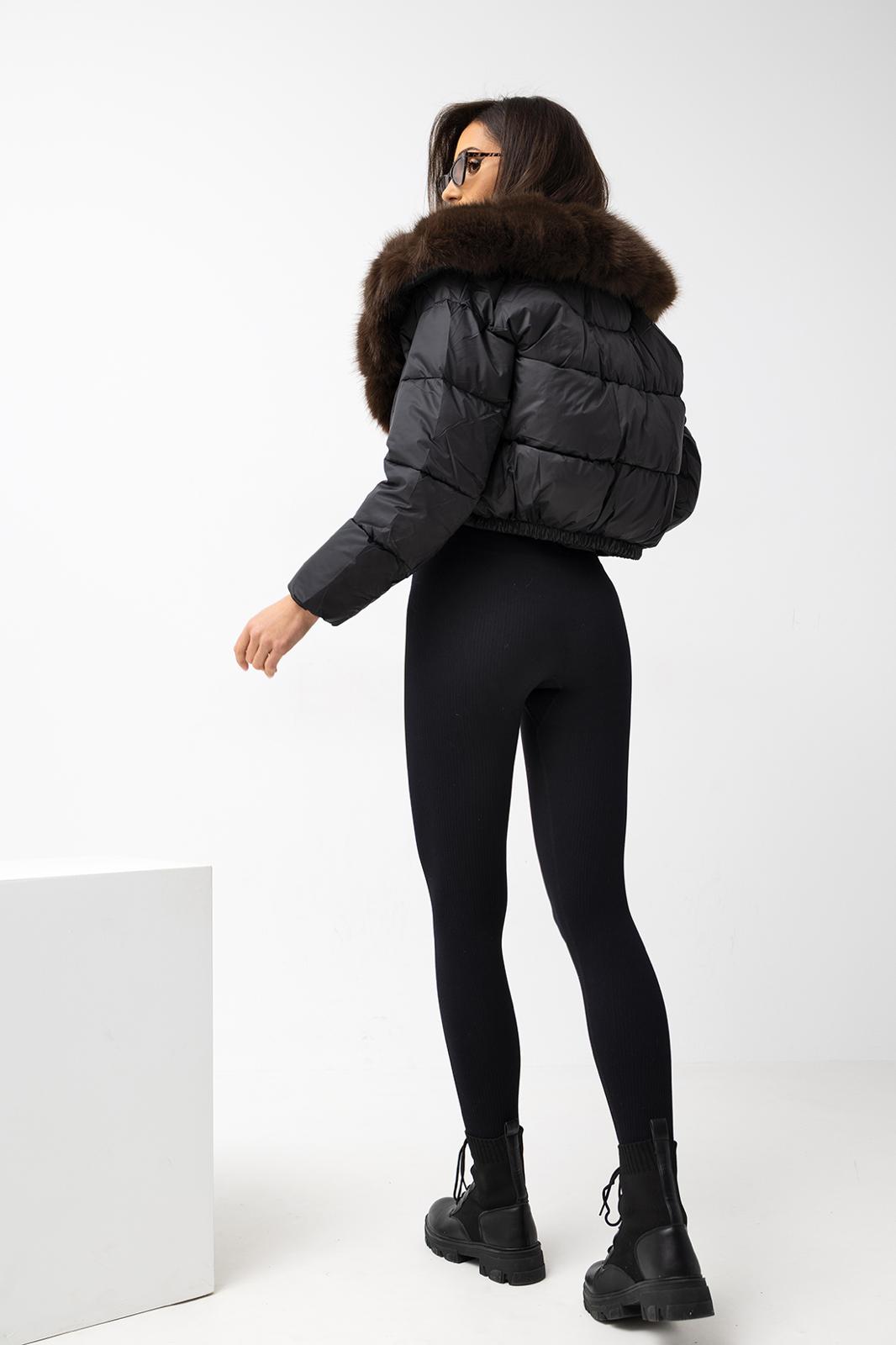 Kurtka krótsza puchowa z futerkiem odpinanym czarna ciemne futro - obrazek 4