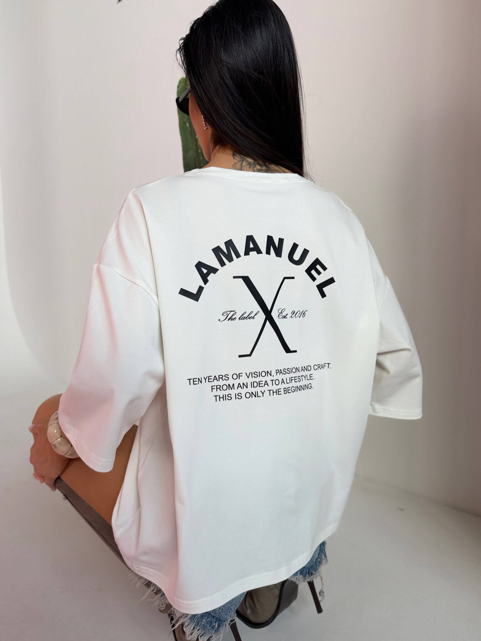 Tshirt LEGACY La Manuel ecru/czarny - obrazek 2